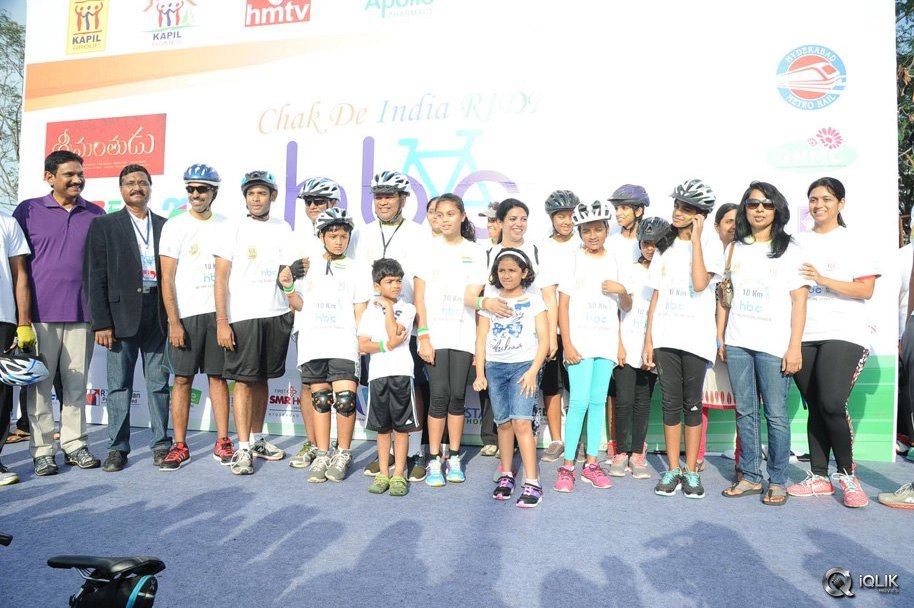 Srimanthudu-Movie-Team-at-HBC-Chak-De-India-Ride